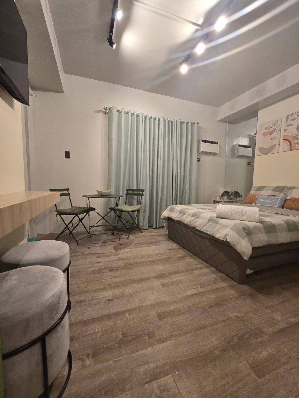 Olive And Oak Apartment Bacolod